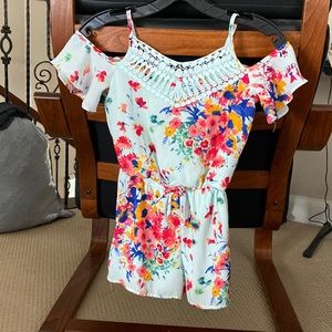 Open shoulder girls romper sz 7,